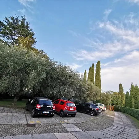 Apartment Casa Carolina: King Size Bed Across From Golden Desenzano del Garda