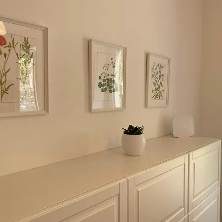Casa Carolina: King Size Bed Across From Golden Desenzano del Garda