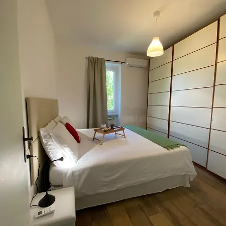 Casa Carolina: King Size Bed Across From Golden