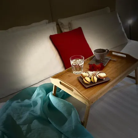 Casa Carolina: King Size Bed Across From Golden