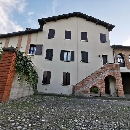 Casa Carolina: King Size Bed Across From Golden Appartamento *